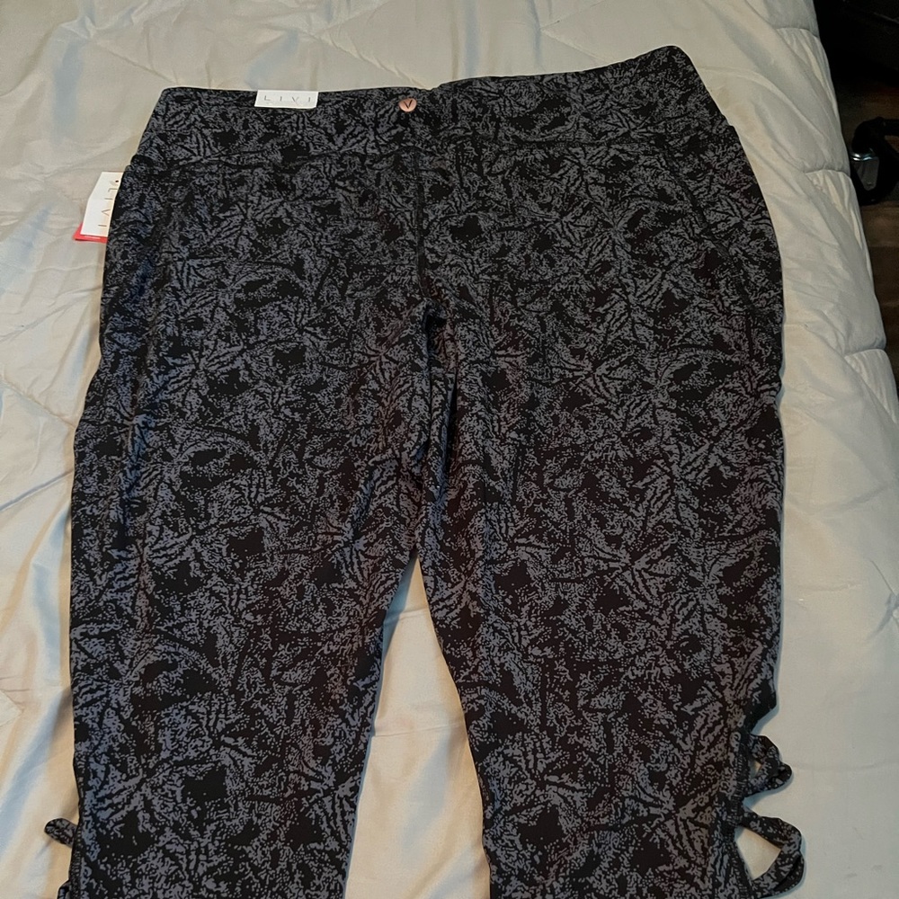Plus Size 22/24 Capri Legging